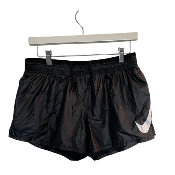 Nike Swoosh Run women’s running shorts size medium - Picture 15 of 15
